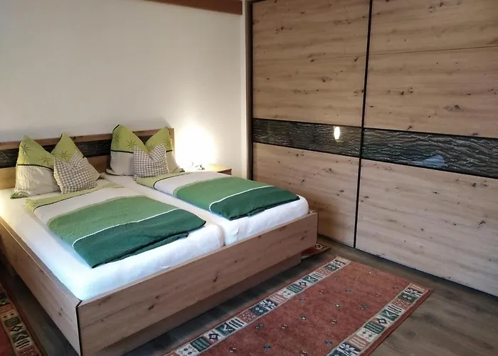 Brollerhof * ノイシュティフト・イム・シュトゥーバイタール