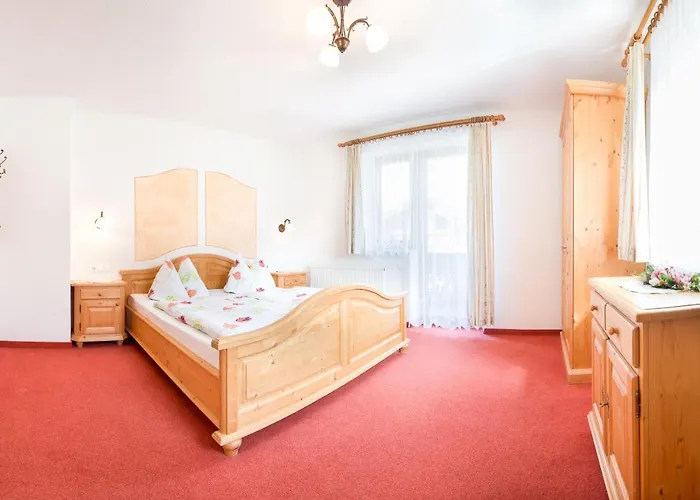 Brollerhof * ノイシュティフト・イム・シュトゥーバイタール